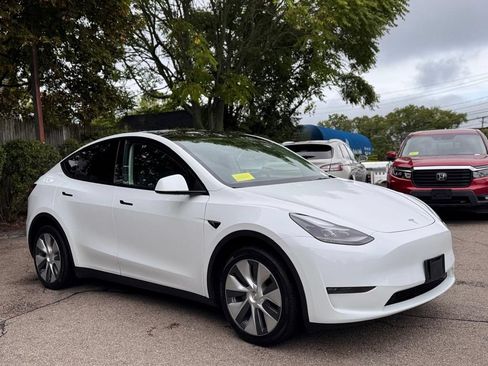 Used 2024 Tesla Model Y Long Range AWD/4WD image 8