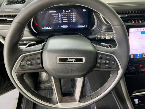 Used 2023 Jeep Grand Cherokee L Limited w/ Luxury Tech Group II image 11