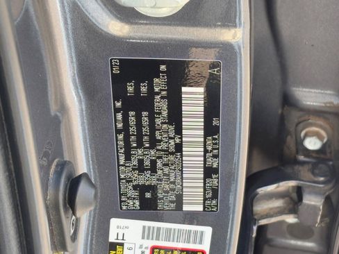 Used 2023 Toyota Highlander LE image 29