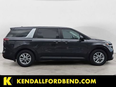 Used 2022 Kia Carnival LX image 6