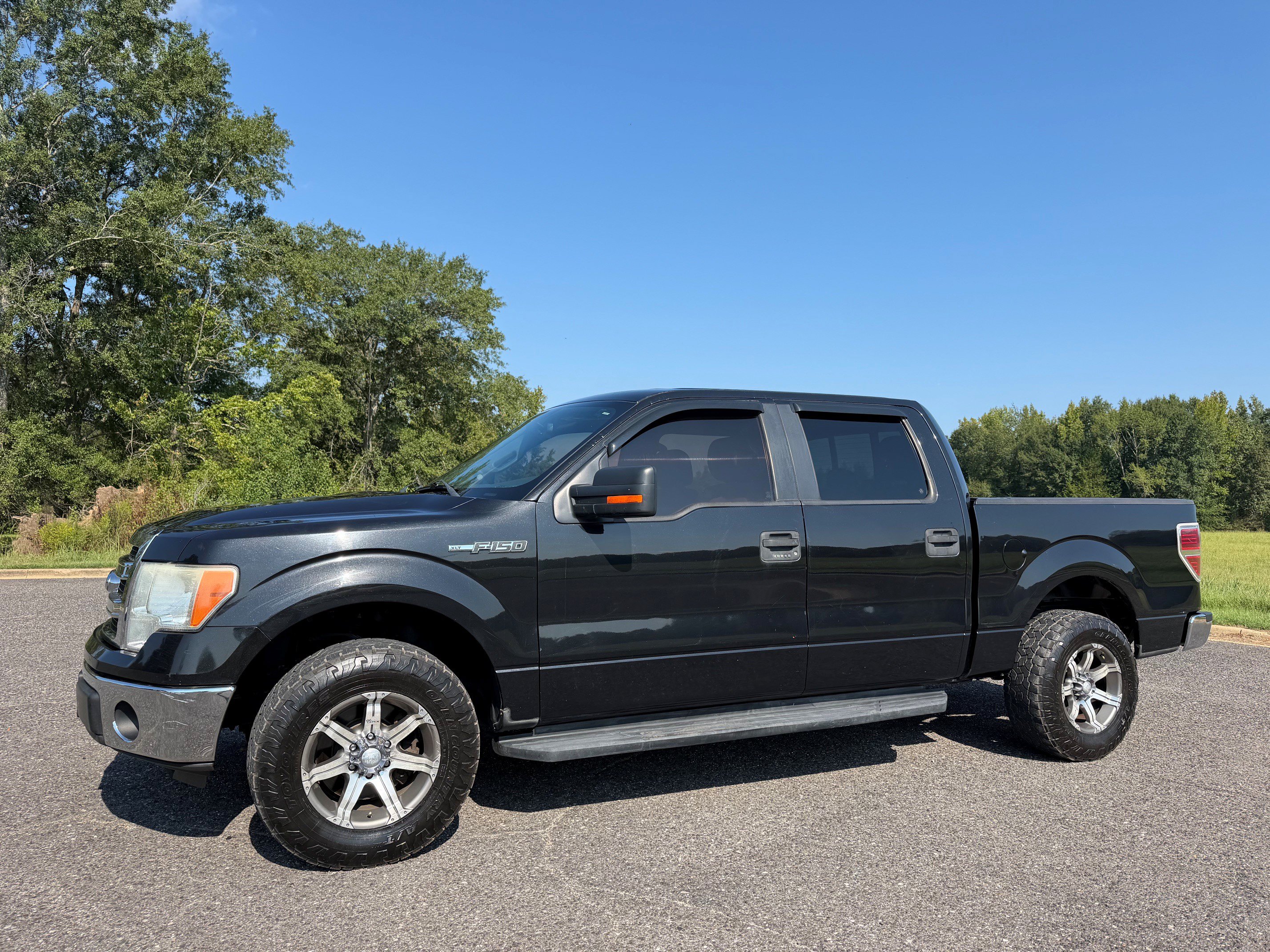 Used 2014 Ford F150 XLT w/ XLT Convenience Package RWD image 1