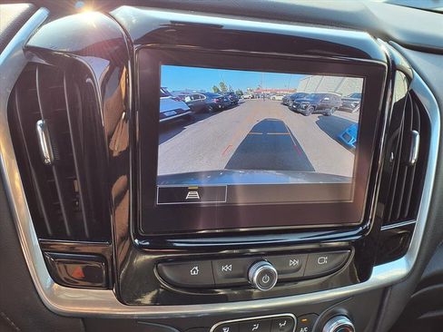 Used 2023 Chevrolet Traverse LT image 6