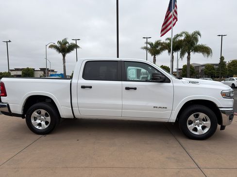 Used 2025 RAM 1500 Big Horn AWD/4WD image 4