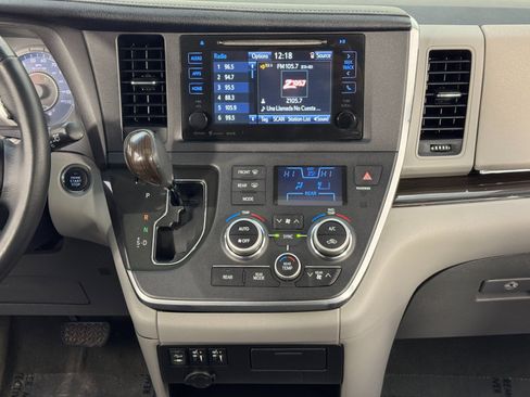 Used 2016 Toyota Sienna XLE image 23