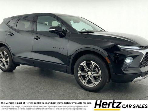 Used 2025 Chevrolet Blazer LT FWD image 1