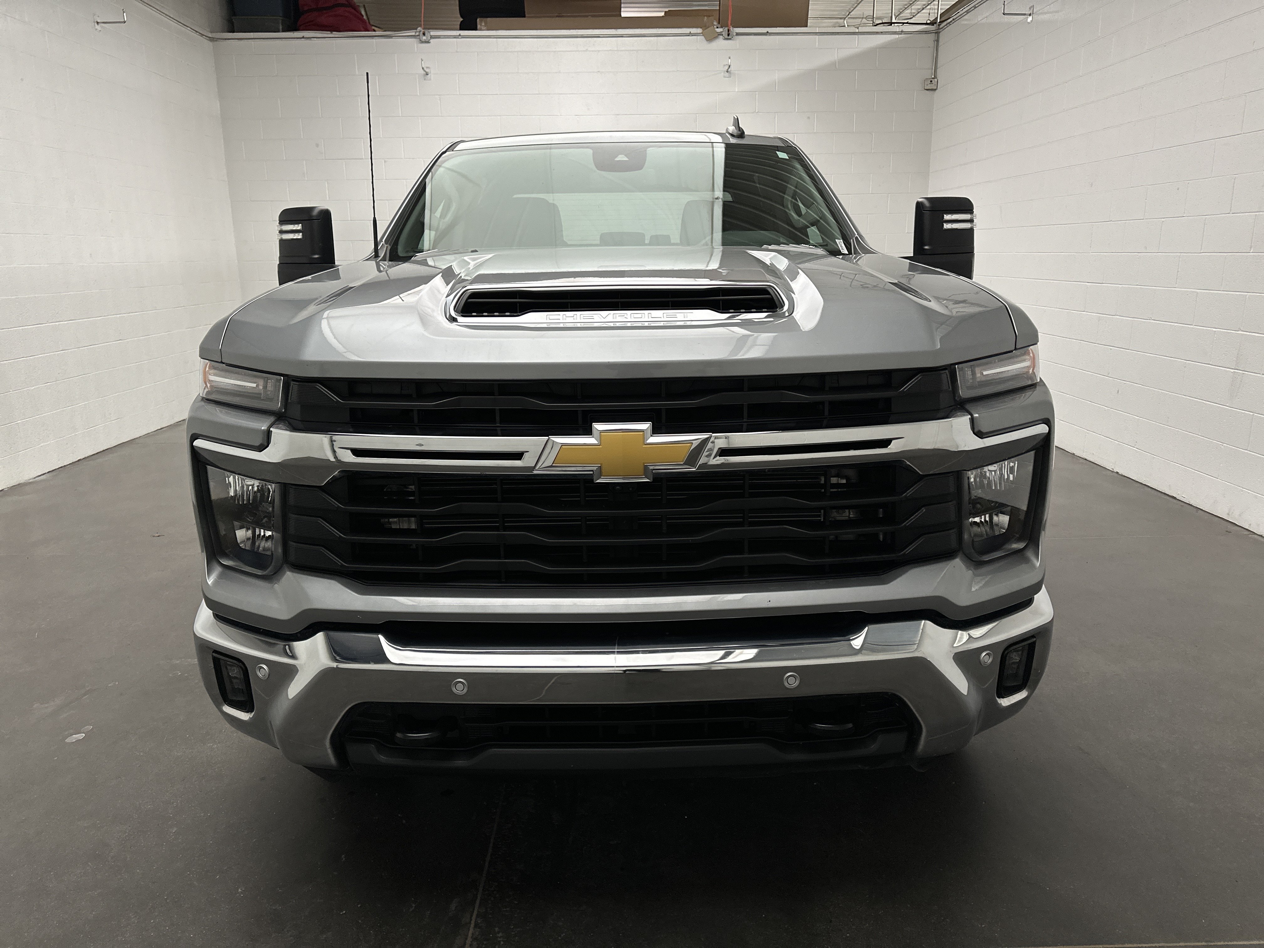Used 2025 Chevrolet Silverado 2500 LT w/ Safety Package AWD/4WD image 4