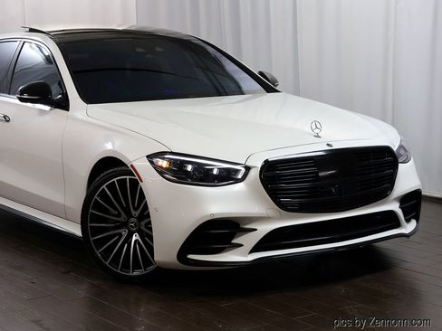 Used 2022 Mercedes-Benz S 580 4MATIC Sedan image 2