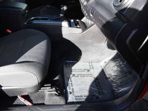 Used 2016 Toyota Tacoma TRD Sport image 25