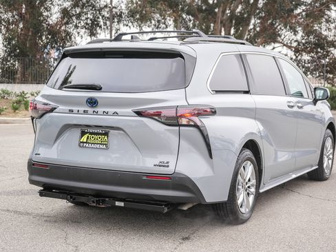 Used 2023 Toyota Sienna XLE Woodland Edition image 6