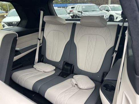 Used 2023 BMW X7 xDrive40i w/ M Sport Package image 26