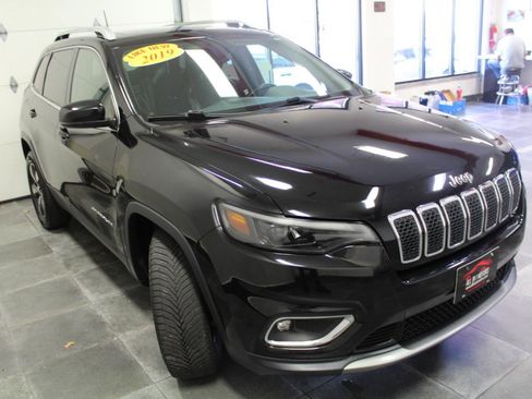 Used 2019 Jeep Cherokee Limited AWD/4WD image 3