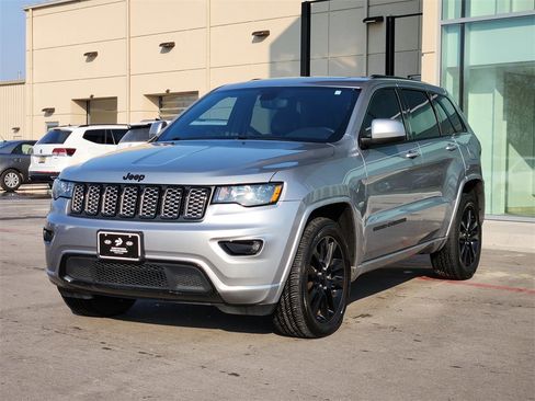 Used 2019 Jeep Grand Cherokee Altitude image 2