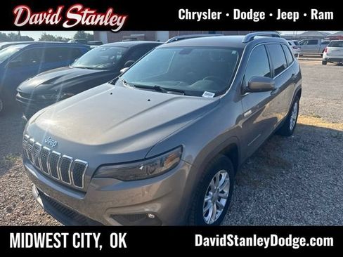 Used 2019 Jeep Cherokee Latitude w/ Cold Weather Group AWD/4WD image 1