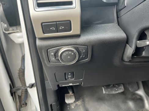 Used 2017 Ford F250 Lariat w/ Lariat Value Package image 17