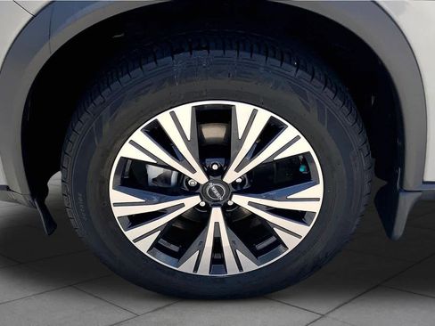 Used 2023 Nissan Rogue SV FWD image 11