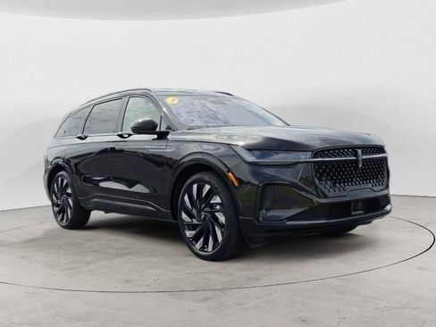 Used 2025 Lincoln Nautilus Reserve AWD/4WD image 1