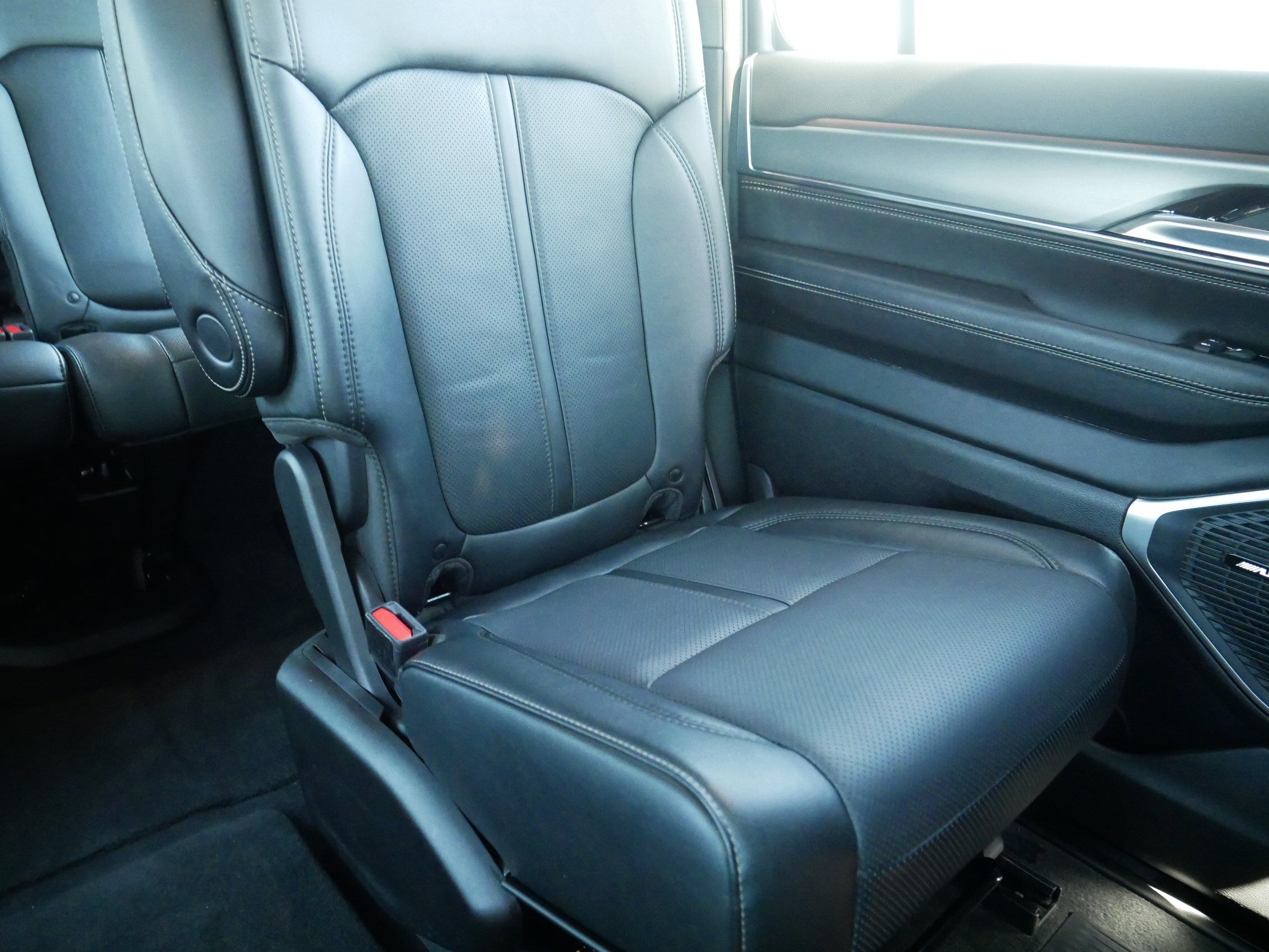 Used 2023 Jeep Wagoneer Series II AWD/4WD image 14
