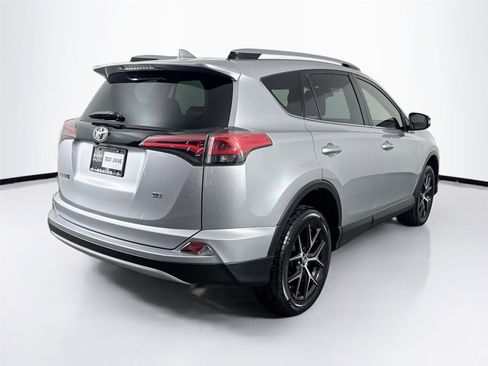Used 2018 Toyota RAV4 SE image 6