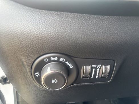 Used 2025 Jeep Compass Limited AWD/4WD image 21
