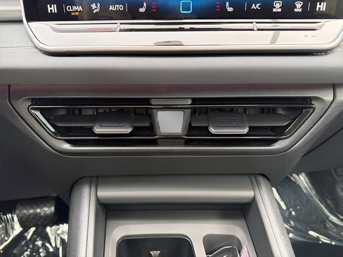 New 2026 Volkswagen Tiguan SE AWD/4WD image 18