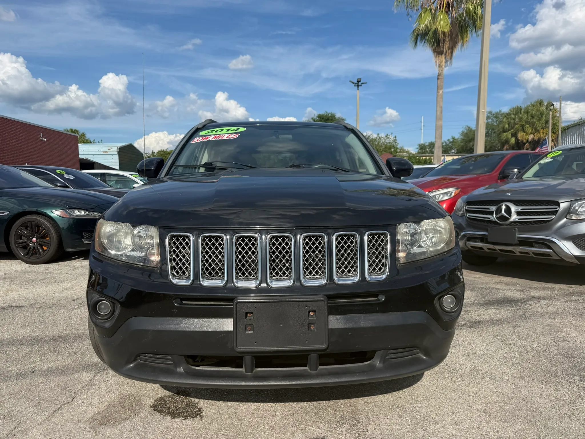 Used 2014 Jeep Compass Latitude FWD image 2