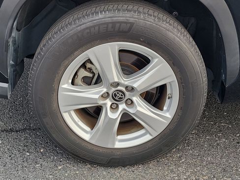 Used 2023 Toyota Highlander L image 9