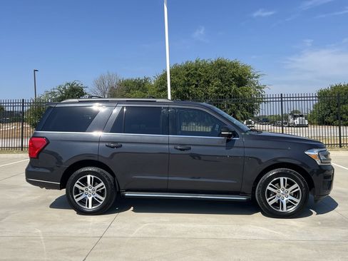 Used 2022 Ford Expedition XLT RWD image 3