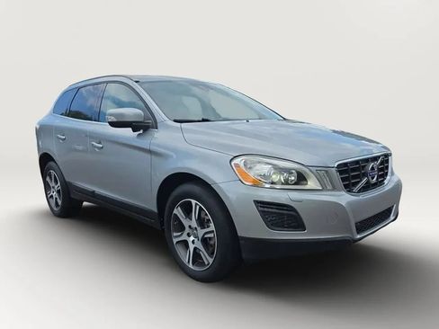 Used 2013 Volvo XC60 T6 AWD/4WD image 3