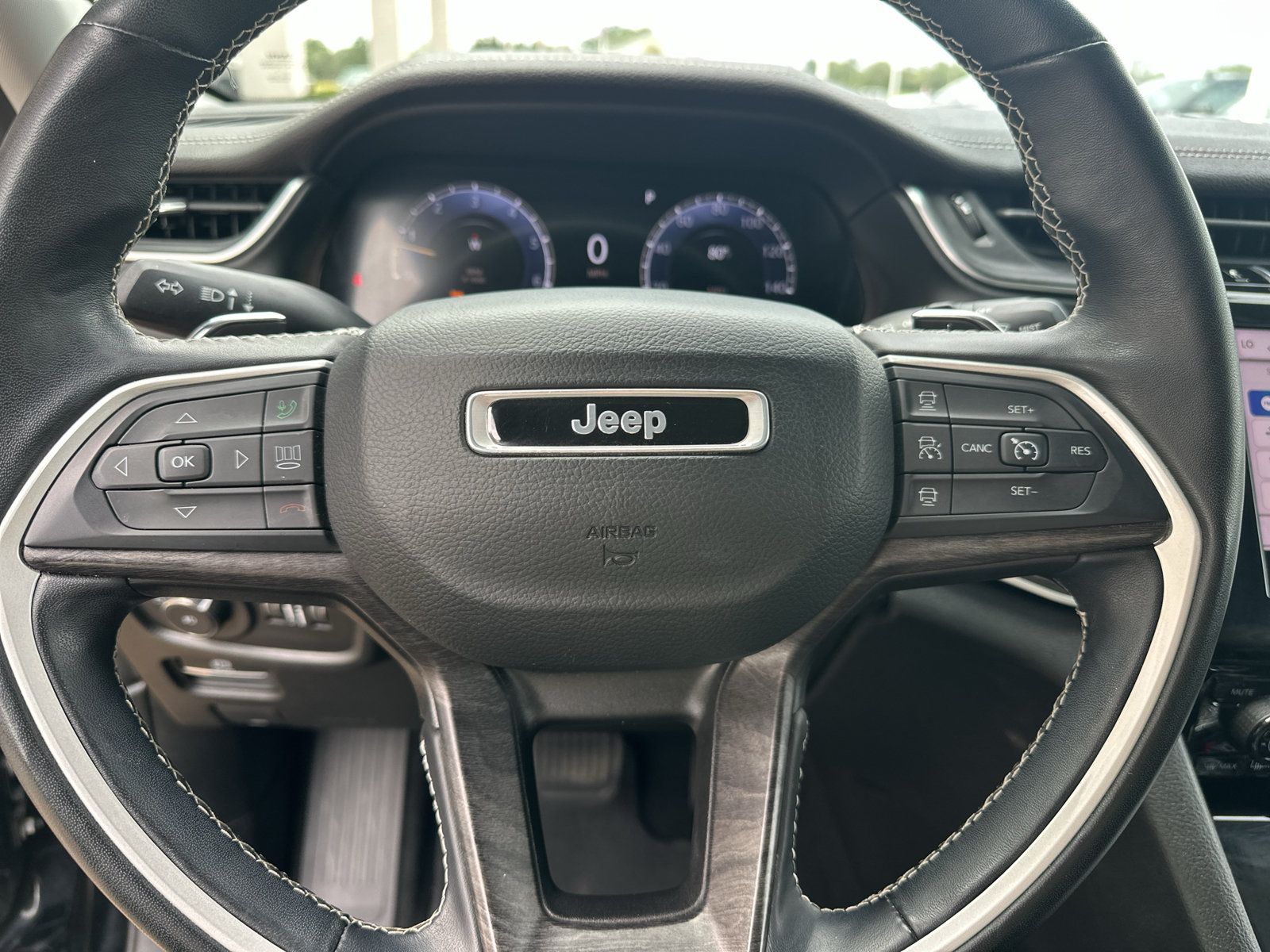 Used 2022 Jeep Grand Cherokee L Limited AWD/4WD image 17