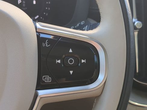 Used 2023 Volvo XC60 B5 Ultimate w/ Protection Package Premier FWD image 27