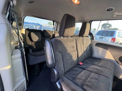 Used 2019 Dodge Grand Caravan SE image 24