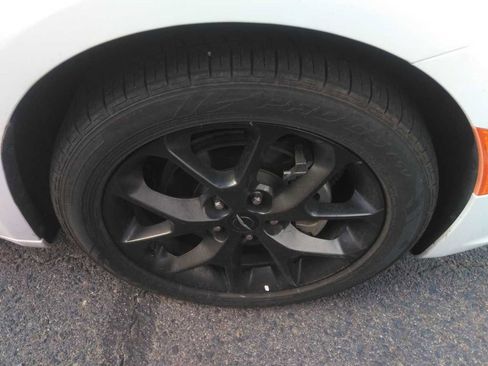 Used 2025 Chrysler Pacifica Limited FWD image 9