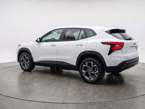 Used 2025 Chevrolet Trax LT image 6