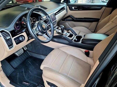 Used 2023 Porsche Cayenne S w/ Premium Package Plus image 2