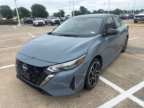 Used 2025 Nissan Sentra SR FWD image 3
