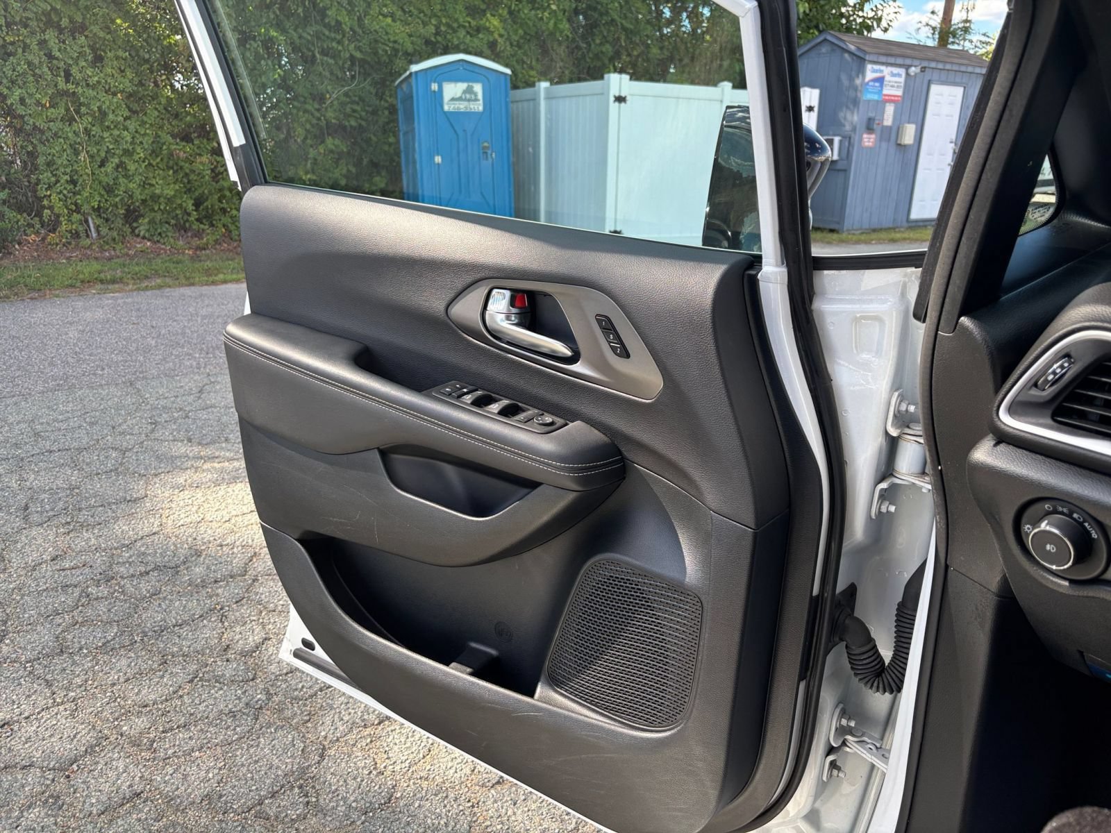 Used 2025 Chrysler Pacifica Select FWD image 18