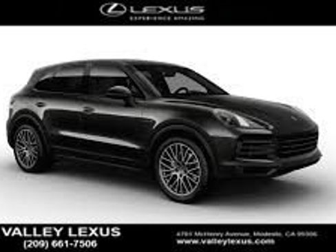 Used 2023 Porsche Cayenne Platinum Edition image 5