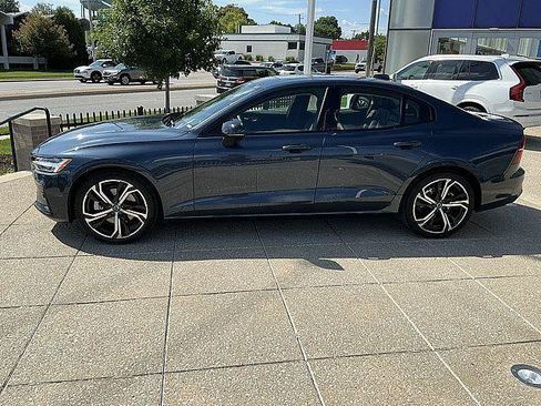Used 2025 Volvo S60 B5 Core AWD/4WD image 11