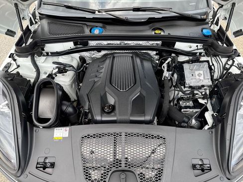 Used 2022 Porsche Macan AWD/4WD image 27