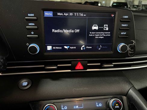 Used 2023 Hyundai Elantra Blue image 31