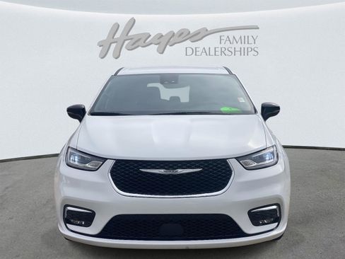 Certified 2025 Chrysler Pacifica Select FWD image 11