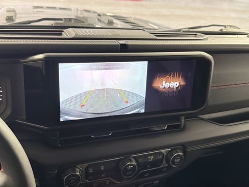 Used 2024 Jeep Wrangler Rubicon w/ Convenience Group image 19