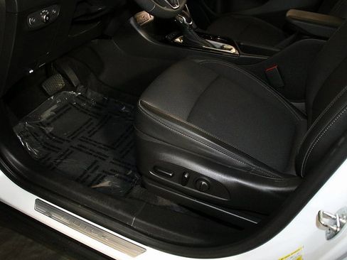 Used 2022 Buick Encore GX Preferred w/ Cold Weather Comfort Package image 23