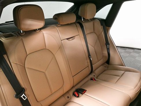 Certified 2025 Porsche Macan image 23
