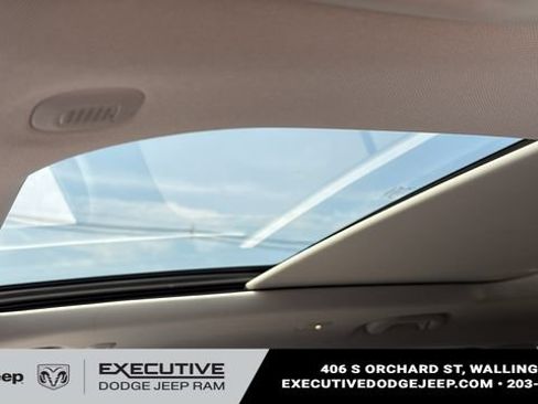 Used 2023 Jeep Grand Cherokee L Limited AWD/4WD image 11