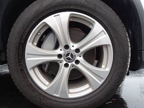 Used 2018 Mercedes-Benz GLC 300 4MATIC w/ Premium Package image 10