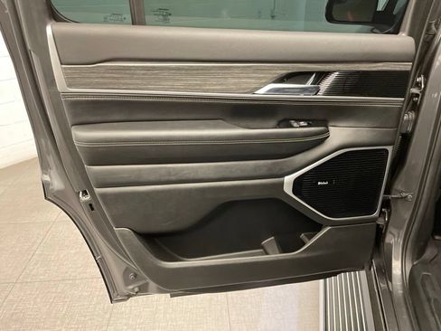 Certified 2022 Jeep Wagoneer Series III w/ Premium Group I AWD/4WD image 23