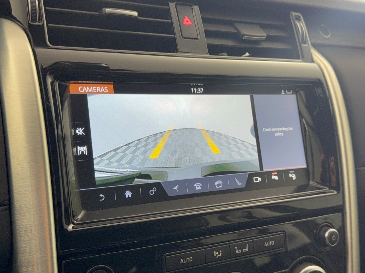 Used 2019 Land Rover Discovery HSE AWD/4WD image 24