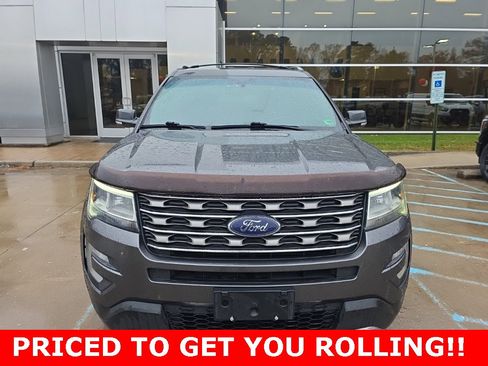 Used 2017 Ford Explorer XLT w/ Equipment Group 201A image 10