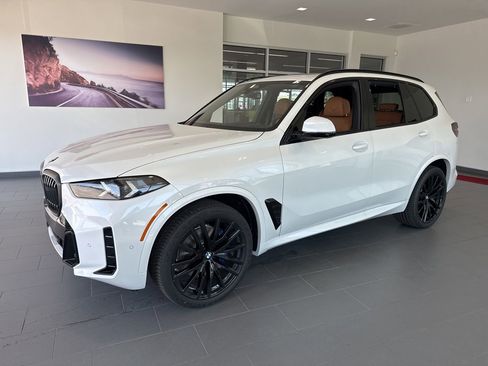 New 2026 BMW X5 xDrive40i w/ M Sport Package AWD/4WD image 4